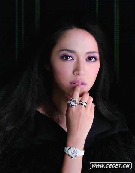 姚晨登時(shí)尚雜志封面