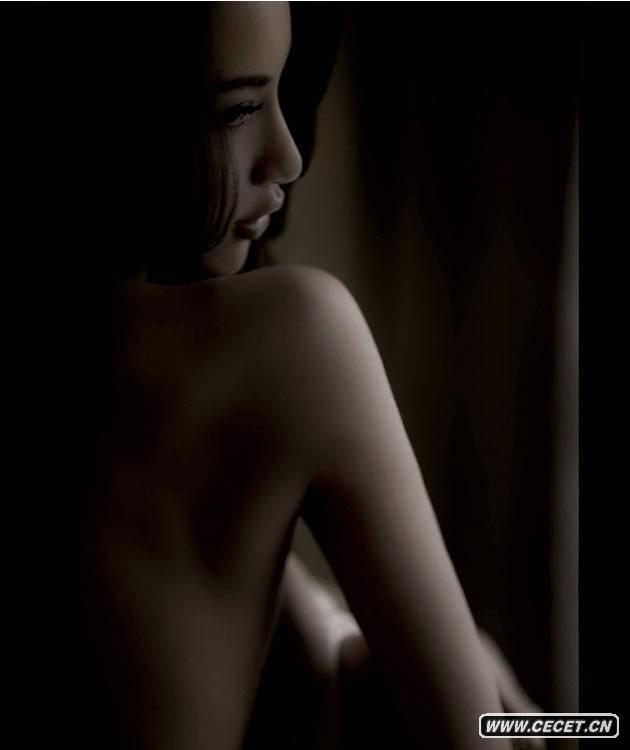 潘霜霜大尺度半裸寫(xiě)真