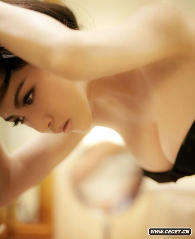 潘霜霜大尺度半裸寫(xiě)真