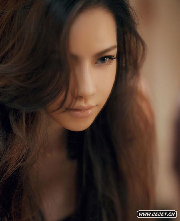 潘霜霜大尺度半裸寫(xiě)真