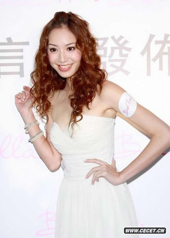 白歆惠低胸禮服出鏡