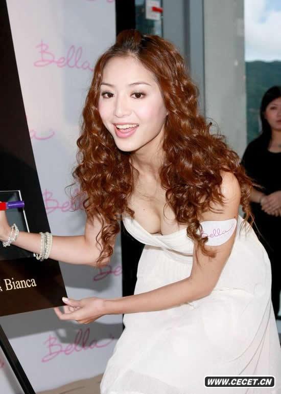 白歆惠大秀乳溝