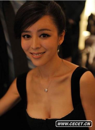 張靜初呈現熱辣身材