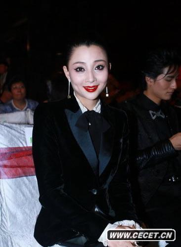 殷桃烈焰紅唇妖艷奪目