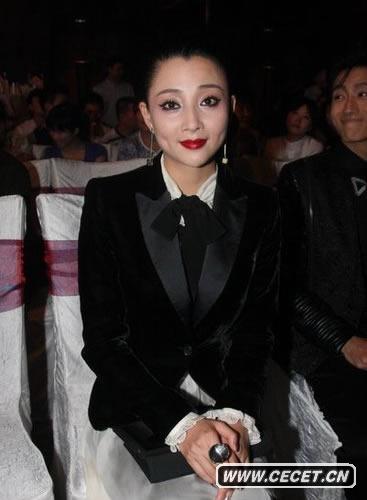 殷桃烈焰紅唇妖艷奪目