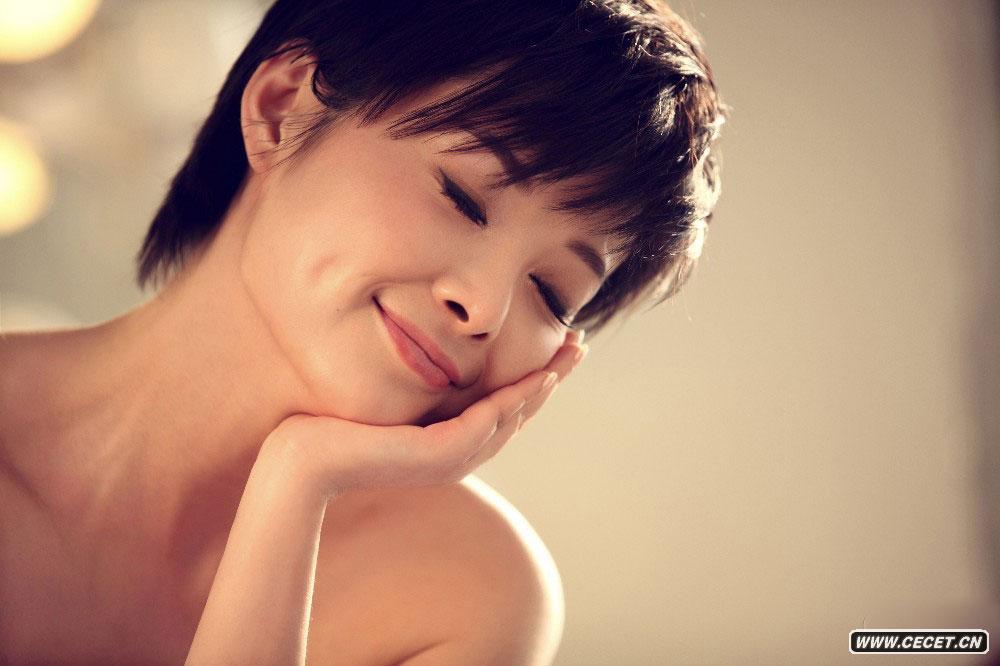 袁莉緊身衣大秀曲線(xiàn)