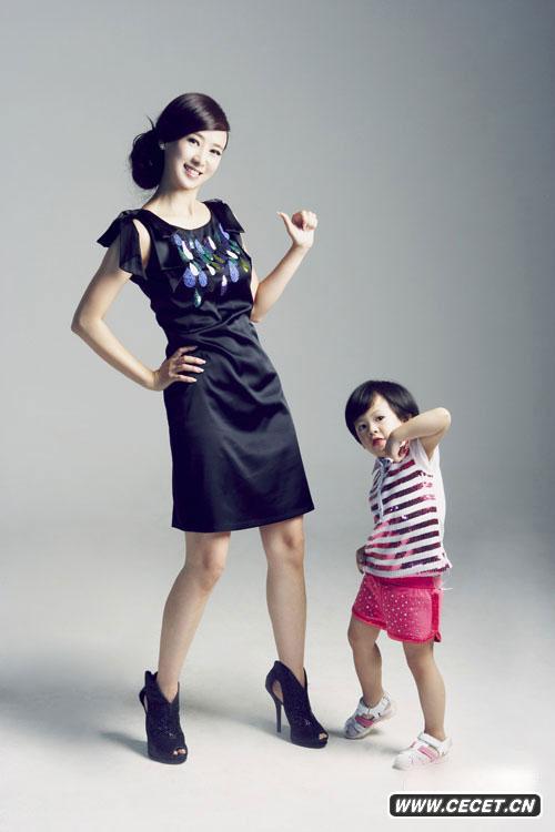 翁虹攜女拍攝公益寫(xiě)真