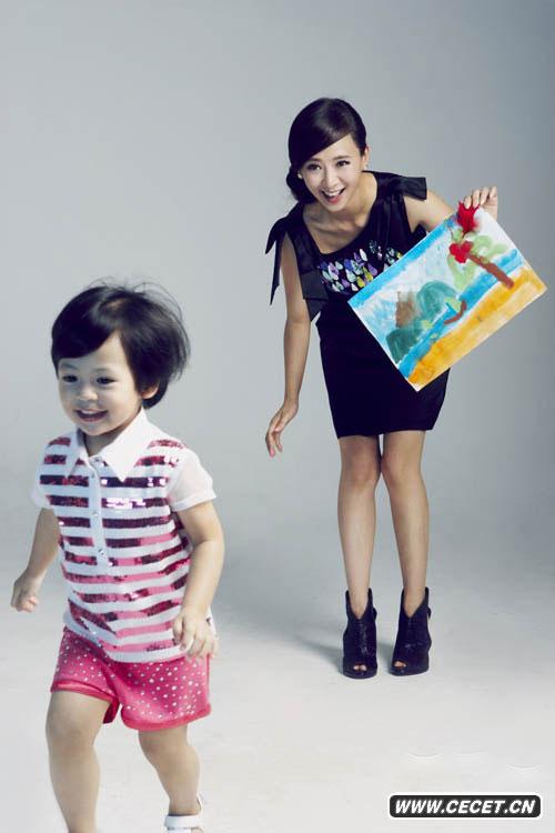 翁虹攜女拍攝公益寫(xiě)真