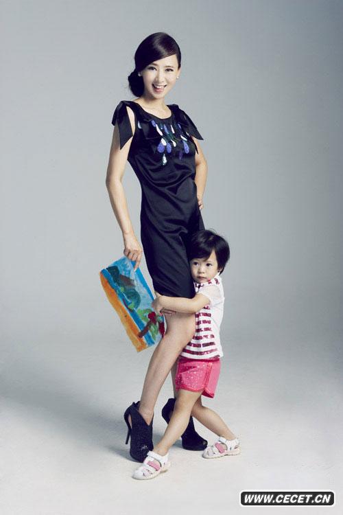 翁虹攜女拍攝公益寫(xiě)真