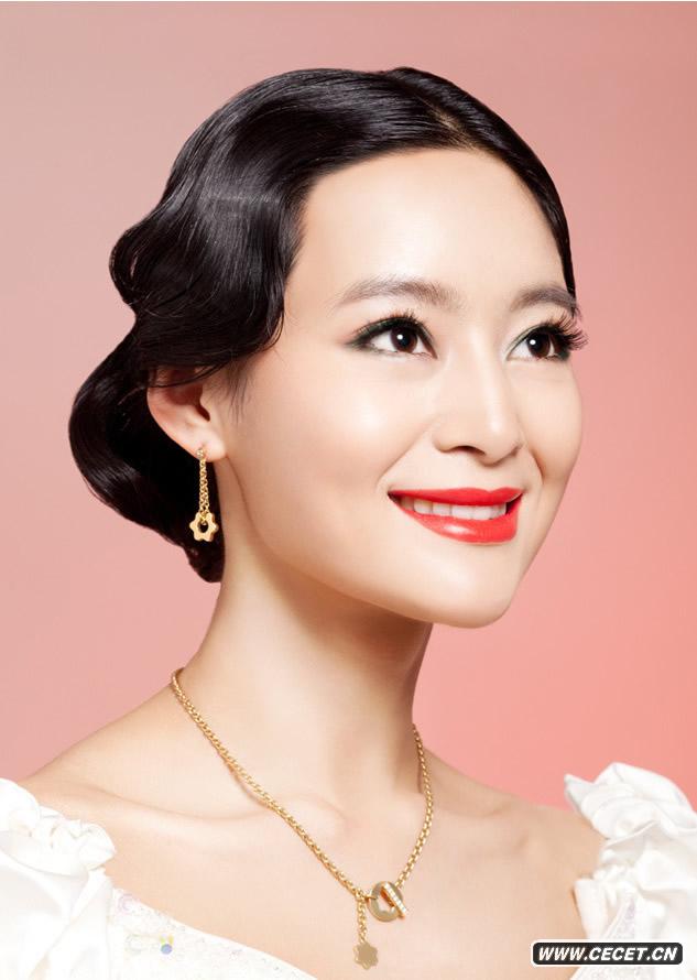 王媛可嬌俏驚艷登封面