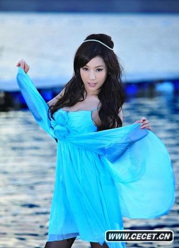 嫩模徐黛妮花裙寫(xiě)真