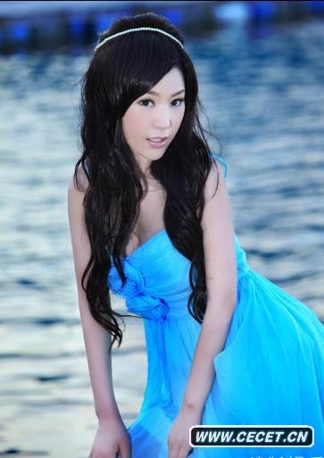 嫩模徐黛妮花裙寫(xiě)真