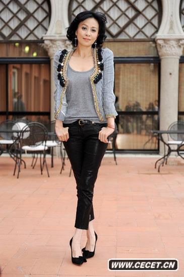 劉嘉玲威尼斯海邊拍大片