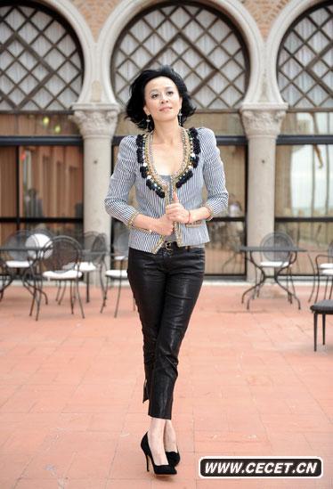 劉嘉玲威尼斯海邊拍大片