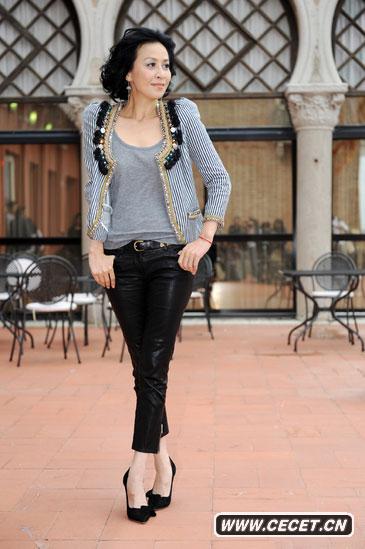 劉嘉玲威尼斯海邊拍大片