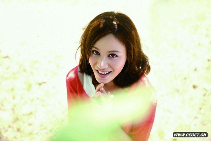 葉一茜嬌媚拍唯美寫(xiě)真