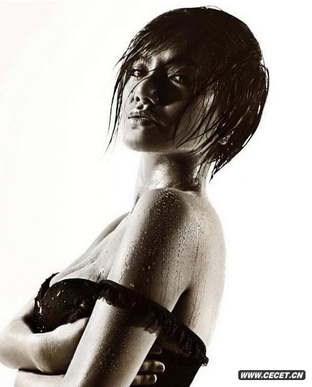 江映蓉演繹濕身誘惑