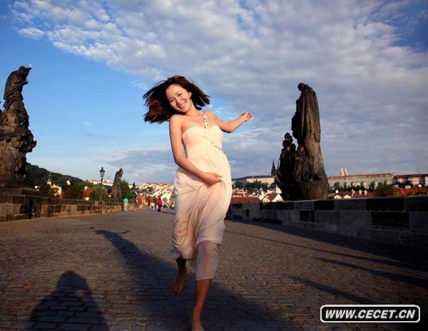 江一燕迷情布拉格街頭