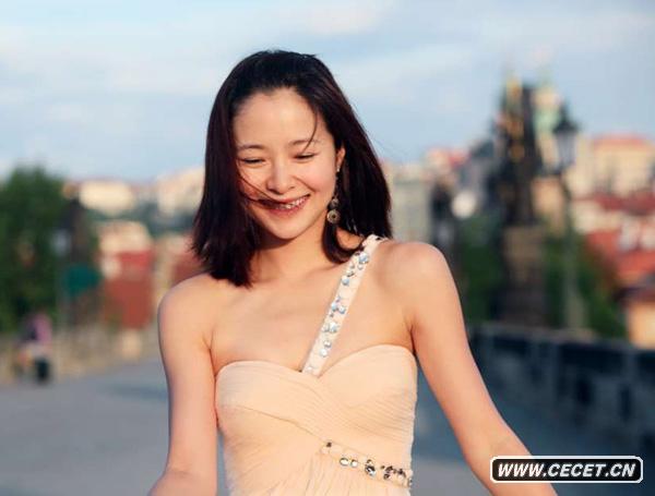 江一燕迷情布拉格街頭