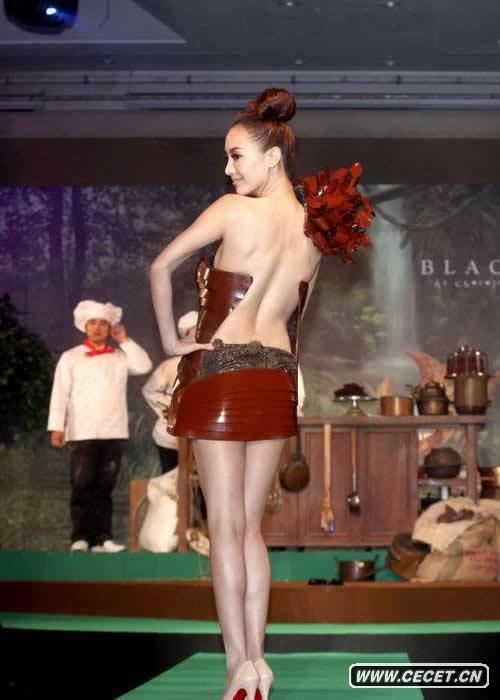 關(guān)穎展示巧克力馬甲