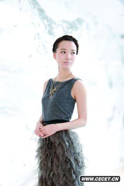 王珞丹寫(xiě)真盡顯優(yōu)雅