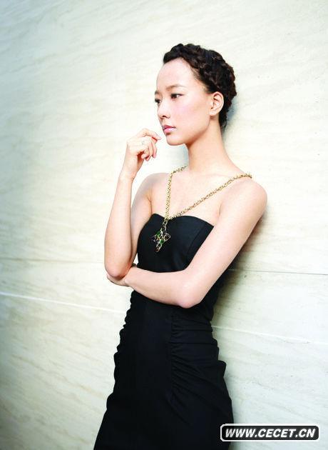 王珞丹寫(xiě)真盡顯優(yōu)雅