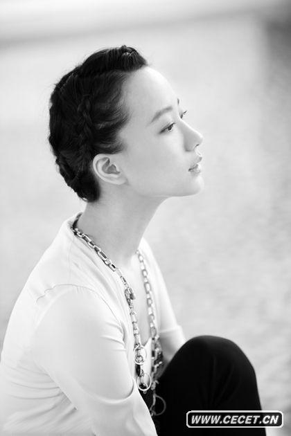 王珞丹寫(xiě)真盡顯優(yōu)雅