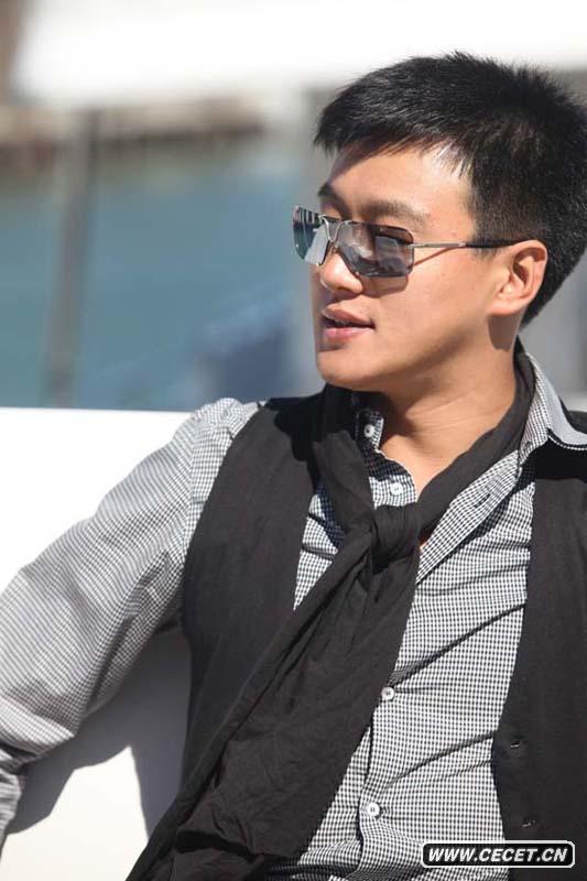 佟大為美國街頭寫(xiě)