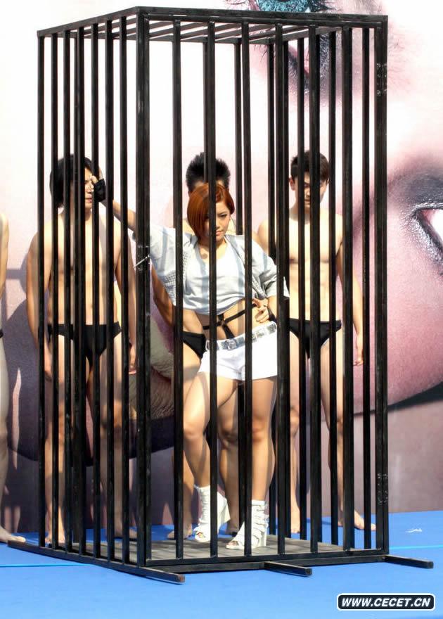 江映蓉得猛男赤身護駕