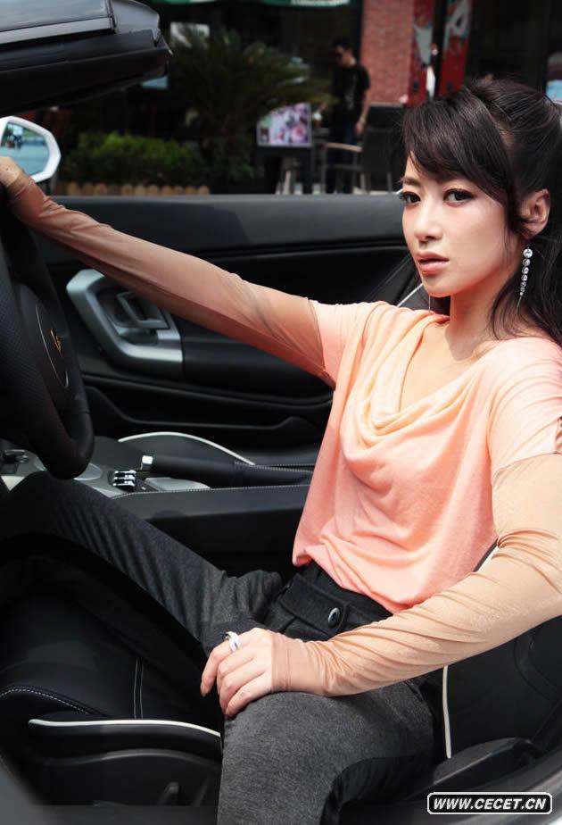 陳紫函香車(chē)美女秀美腿