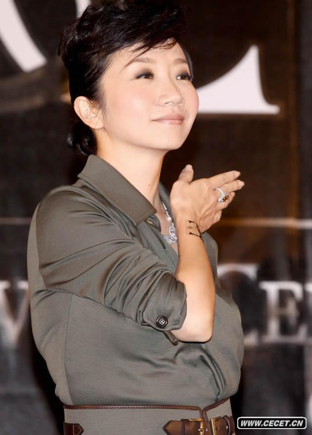 陶晶瑩代言鉆石新品