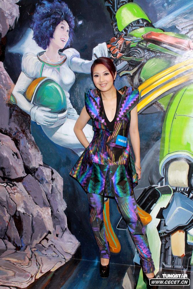 楊千嬅化身蝴蝶仙子亮相