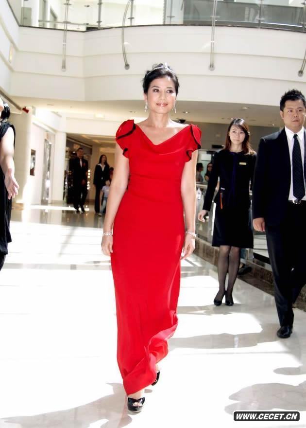 鐘楚紅紅色禮服變公主