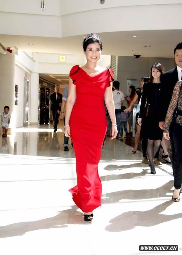 鐘楚紅紅色禮服變公主