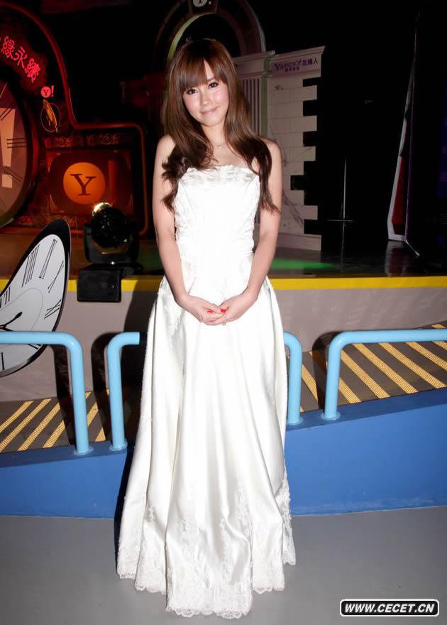 傅穎公主裙上陣可愛(ài)