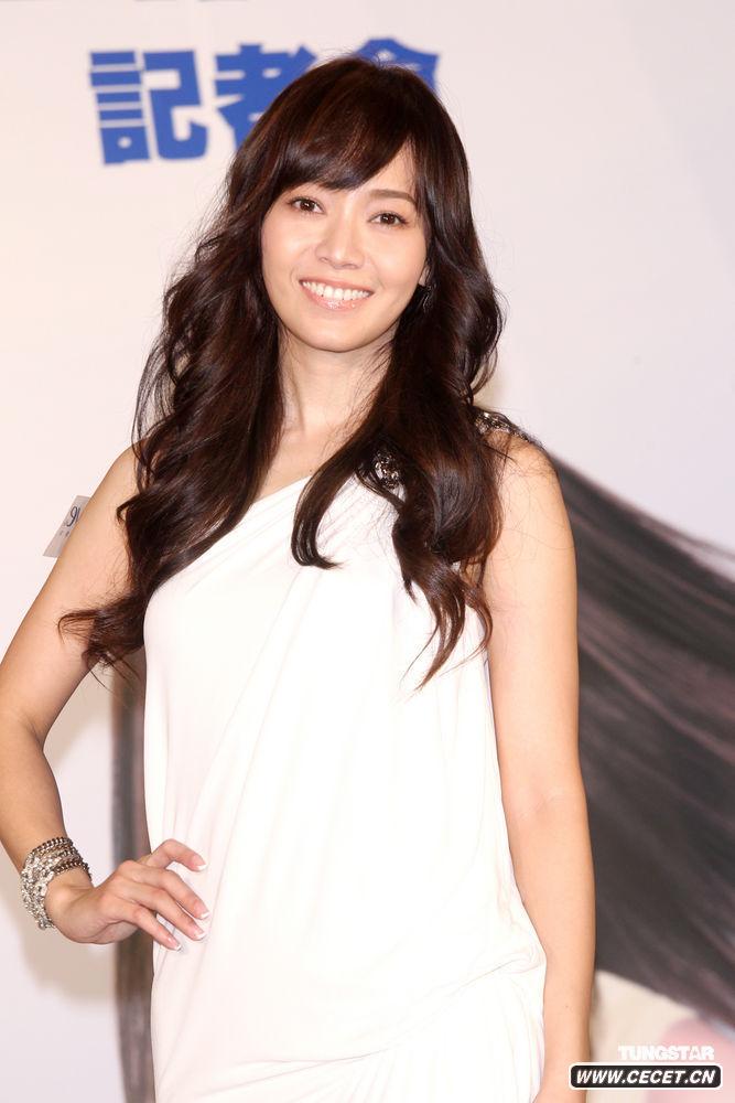 待嫁新娘侯佩岑現身