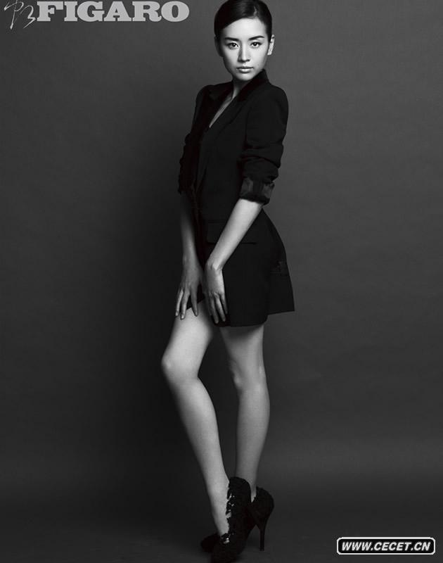 董潔黑白照顯高貴氣質(zhì)