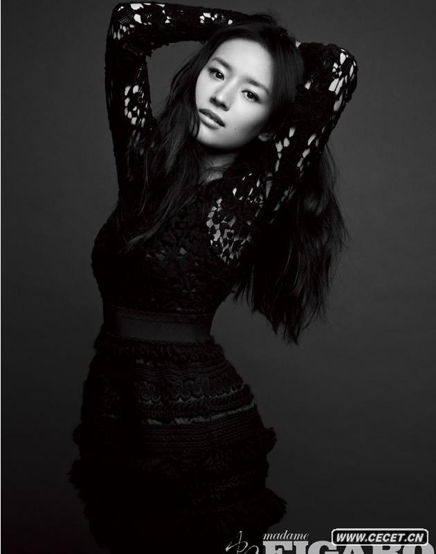 董潔黑白照顯高貴氣質(zhì)