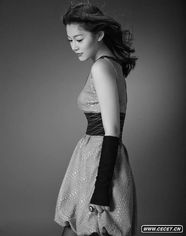 于娜全新黑白寫(xiě)真曝光