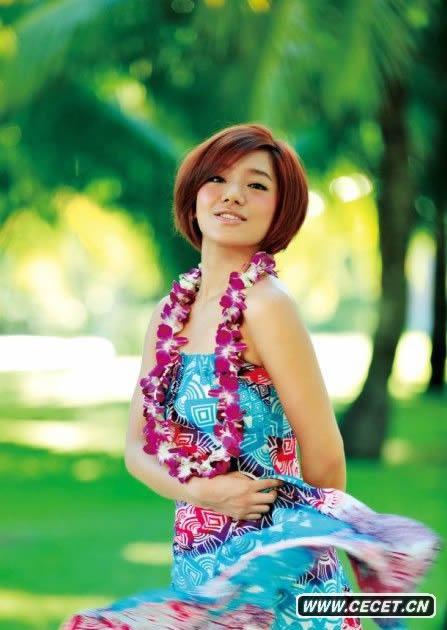 江映蓉比基尼上陣拍照