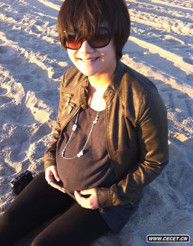 準媽媽劉蕓美國素顏照曝光