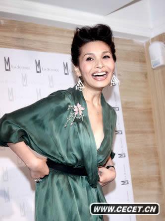 嚴淑明白皙雙峰被狂拍