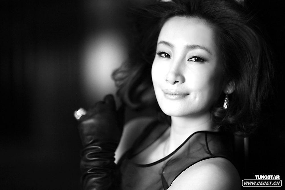 秦海璐拍攝黑白大片