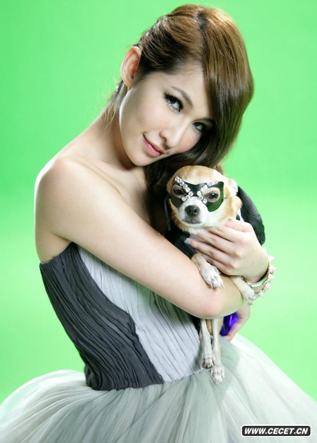 蕭亞軒穿訂制婚紗拍MV