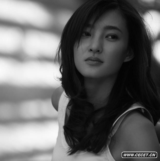 王麗坤演繹黑白誘惑