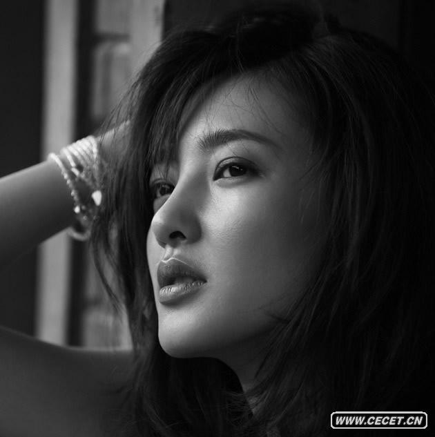 王麗坤演繹黑白誘惑