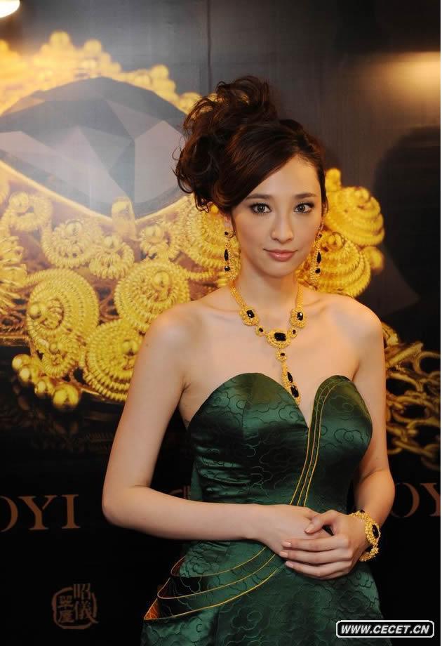 吳佩慈過(guò)億珠寶加身