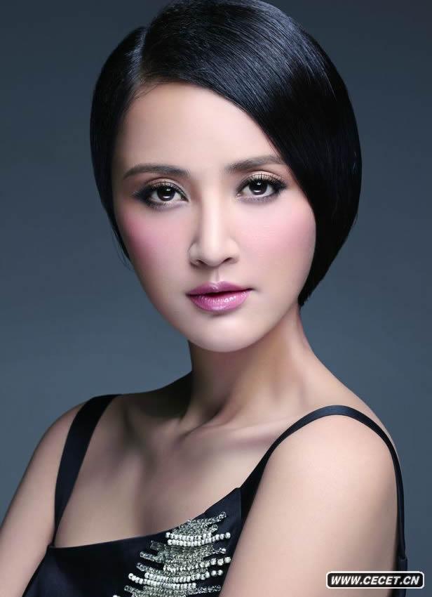 張歆藝拍攝秋妝大片