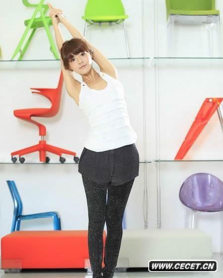 鄧家佳冬日瑜伽寫(xiě)真