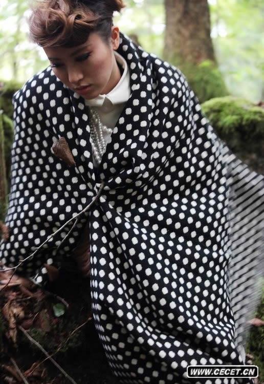 尚雯婕原始森林拍攝寫(xiě)真